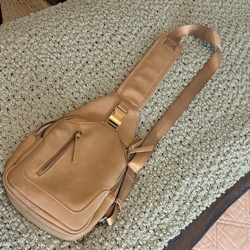 Antik Kraft Tan Crossbody Bag with Gold Buckle
